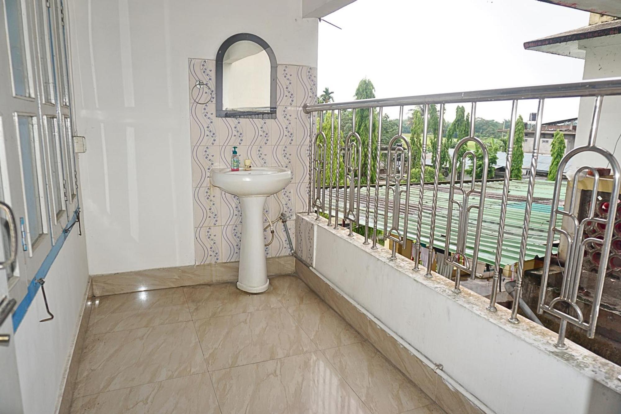Taj Residency Holiday Homestay -Entire 1Bhk & 2Bhk Private Apartments -Call 767Ooo54Oo Jorhat Ngoại thất bức ảnh
